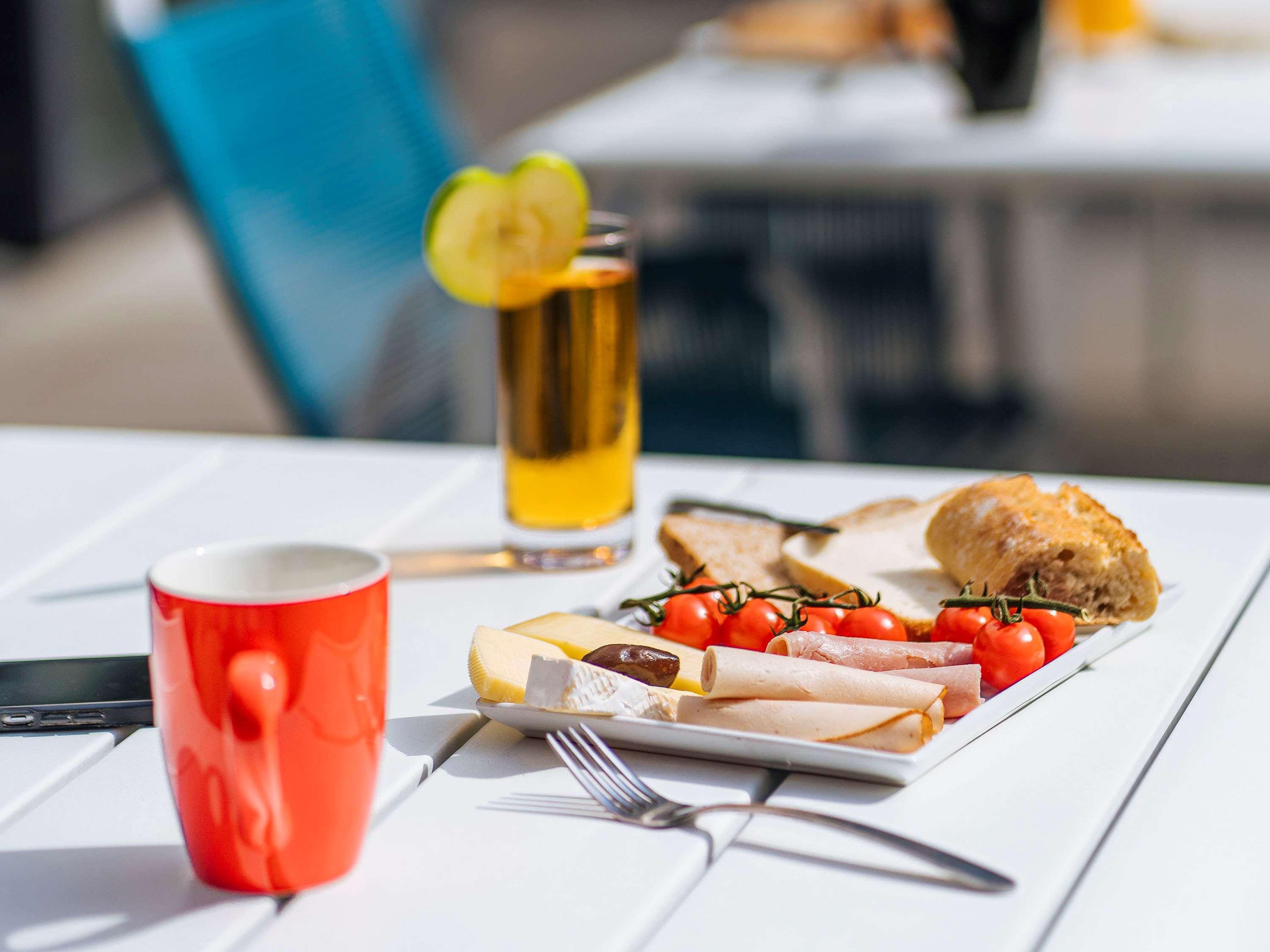 Ibis Styles Aeroport Arenas 3*