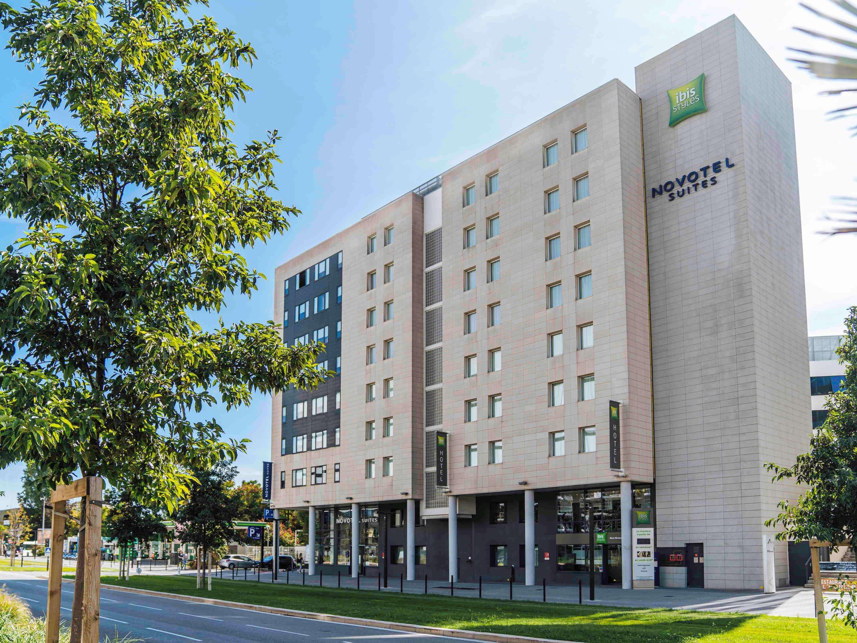 Ibis Styles Aeroport Arenas 3*