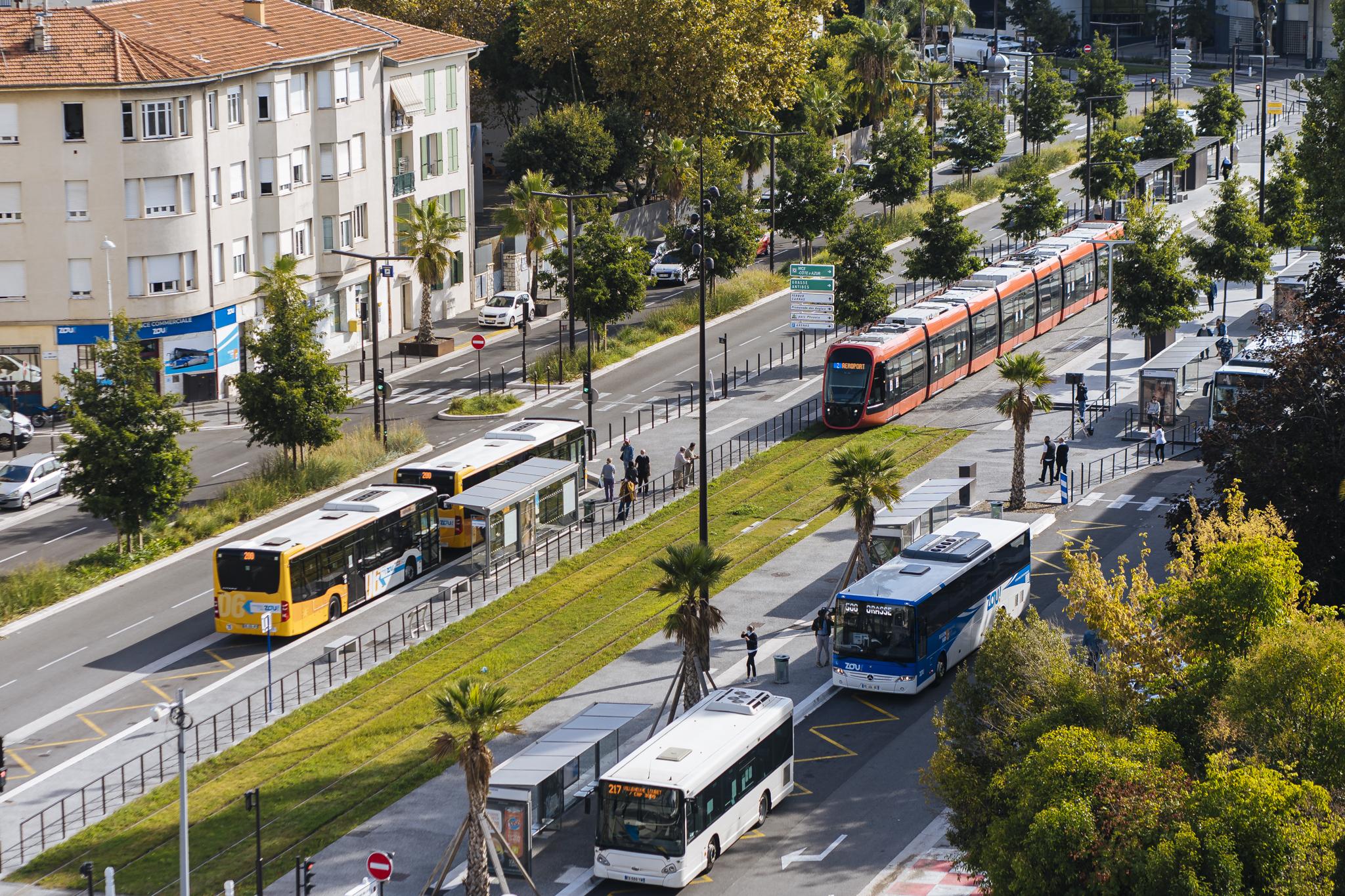 Ibis Styles Aeroport Arenas Hotel 3*